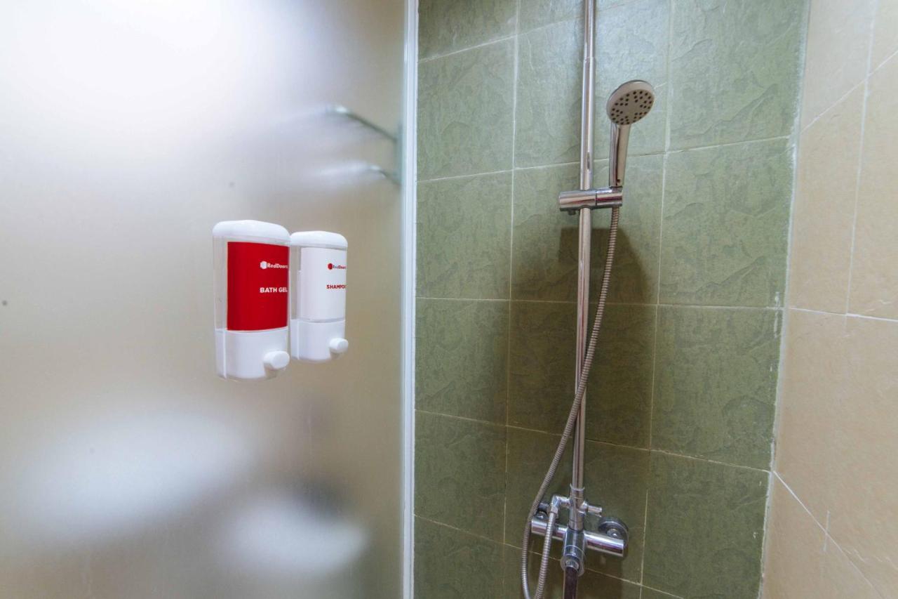 Reddoorz Premium @ The Ritz Garden Oases Hotel Davao Bagian luar foto