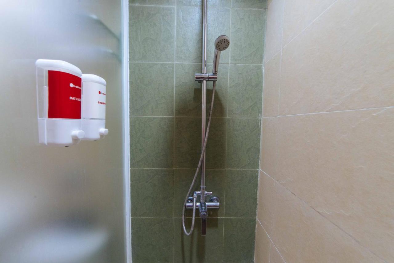 Reddoorz Premium @ The Ritz Garden Oases Hotel Davao Bagian luar foto