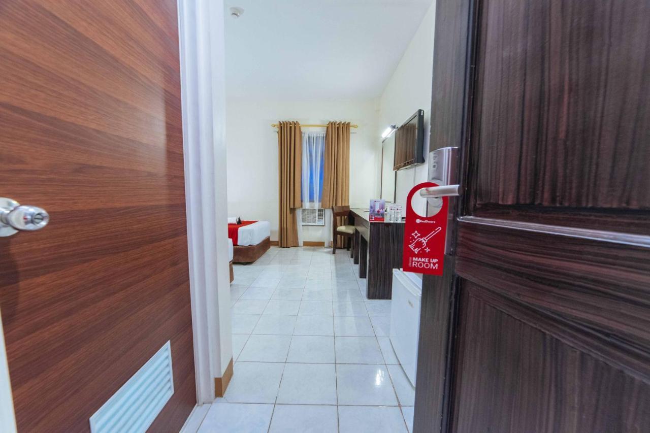 Reddoorz Premium @ The Ritz Garden Oases Hotel Davao Bagian luar foto