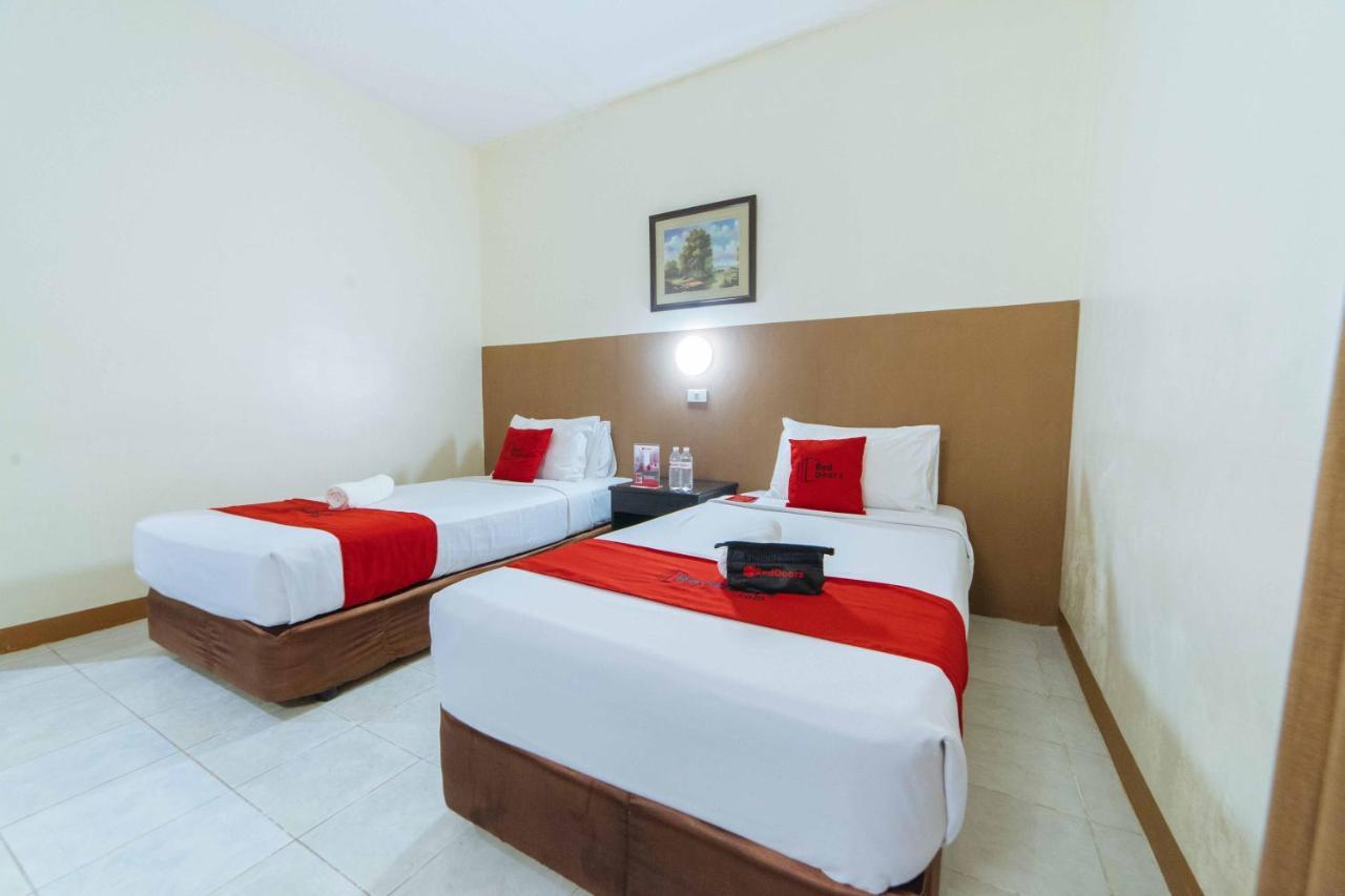 Reddoorz Premium @ The Ritz Garden Oases Hotel Davao Bagian luar foto
