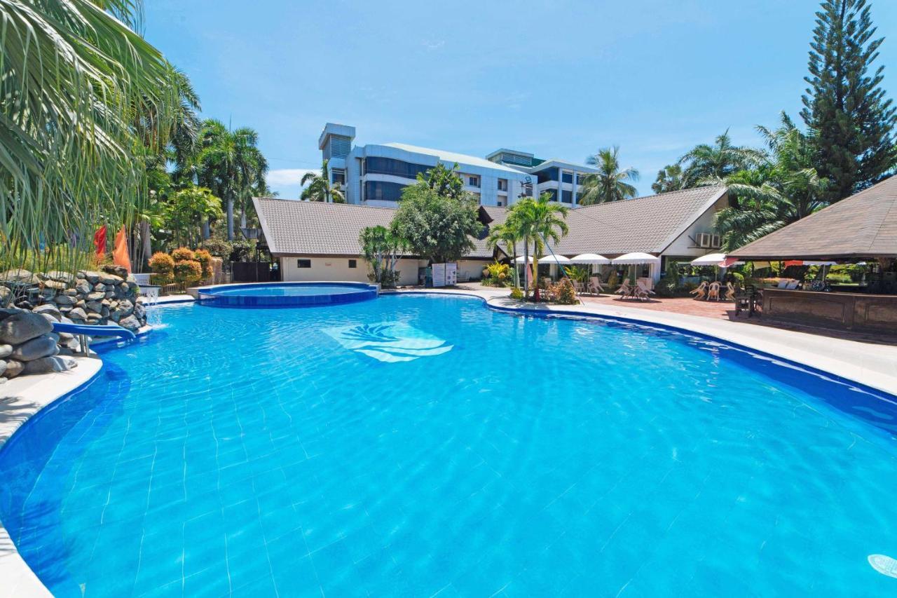 Reddoorz Premium @ The Ritz Garden Oases Hotel Davao Bagian luar foto