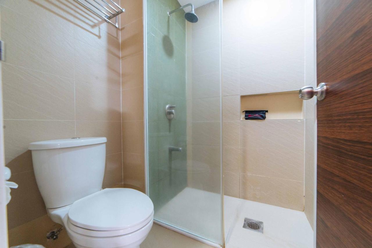 Reddoorz Premium @ The Ritz Garden Oases Hotel Davao Bagian luar foto