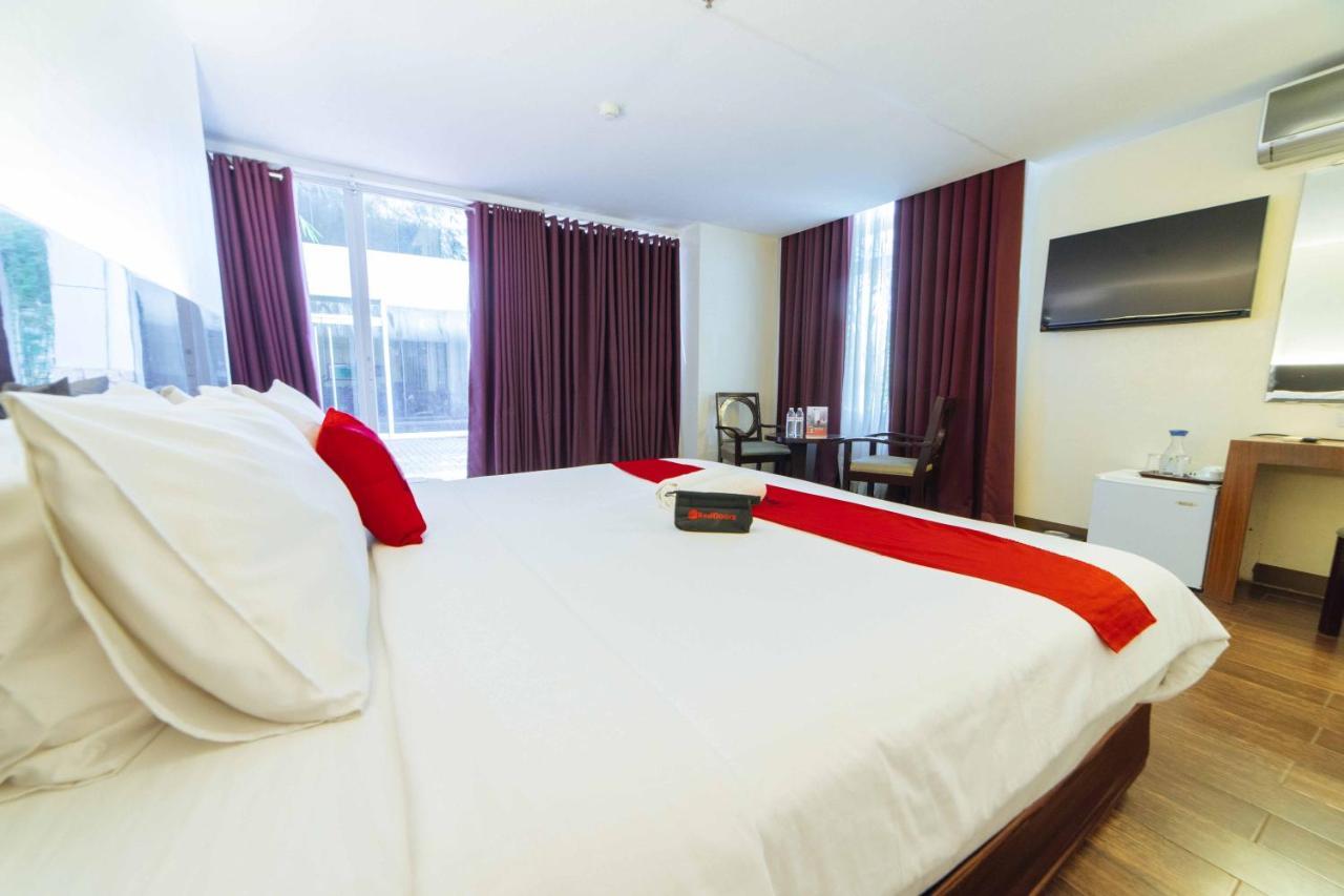 Reddoorz Premium @ The Ritz Garden Oases Hotel Davao Bagian luar foto