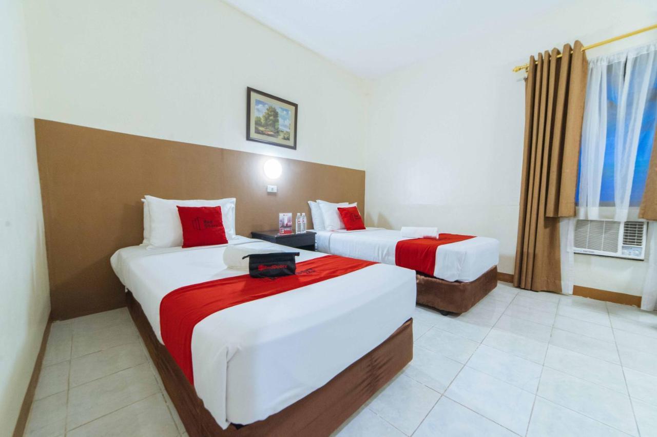 Reddoorz Premium @ The Ritz Garden Oases Hotel Davao Bagian luar foto