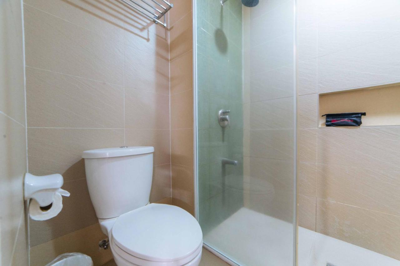 Reddoorz Premium @ The Ritz Garden Oases Hotel Davao Bagian luar foto