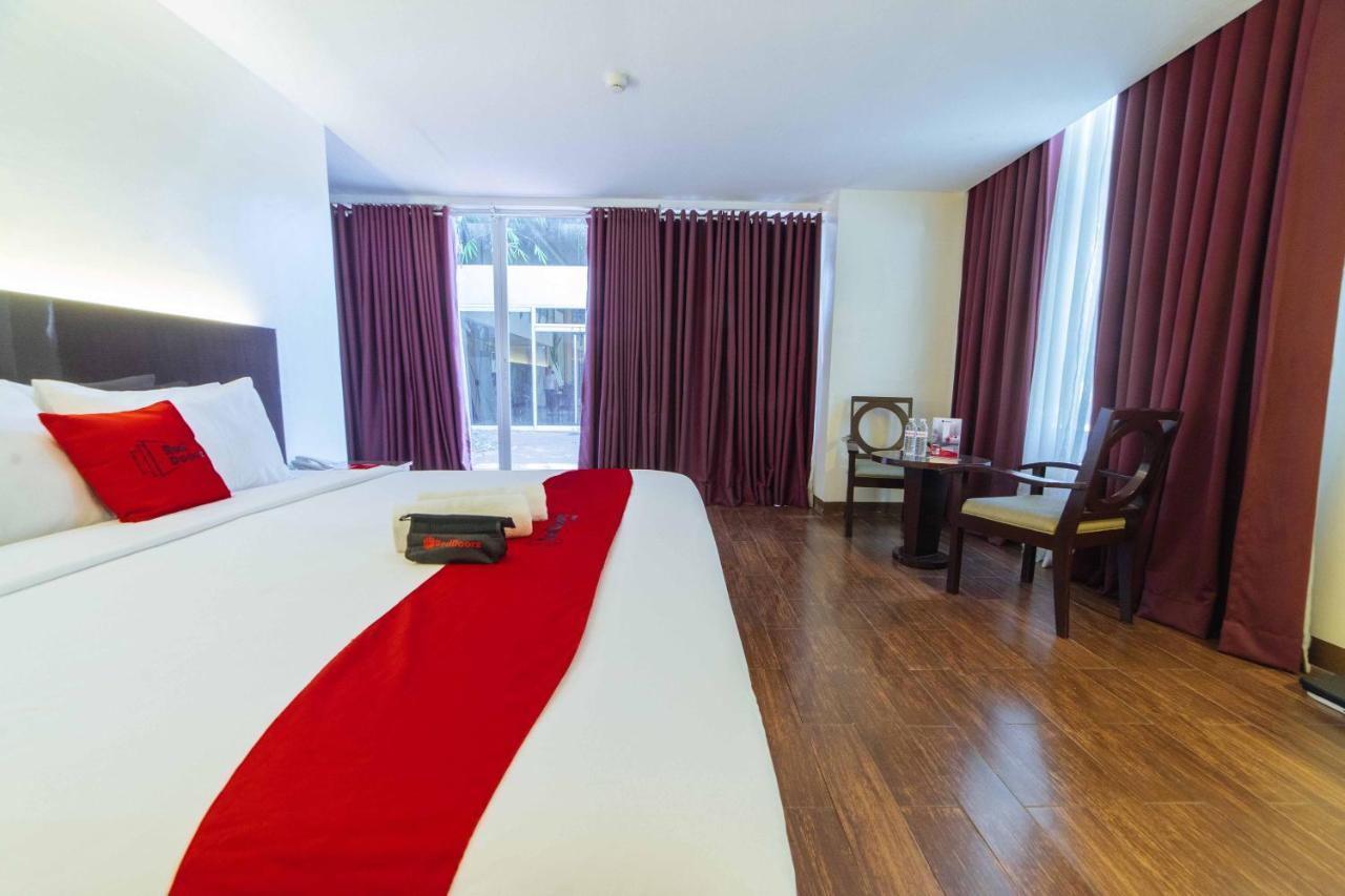 Reddoorz Premium @ The Ritz Garden Oases Hotel Davao Bagian luar foto