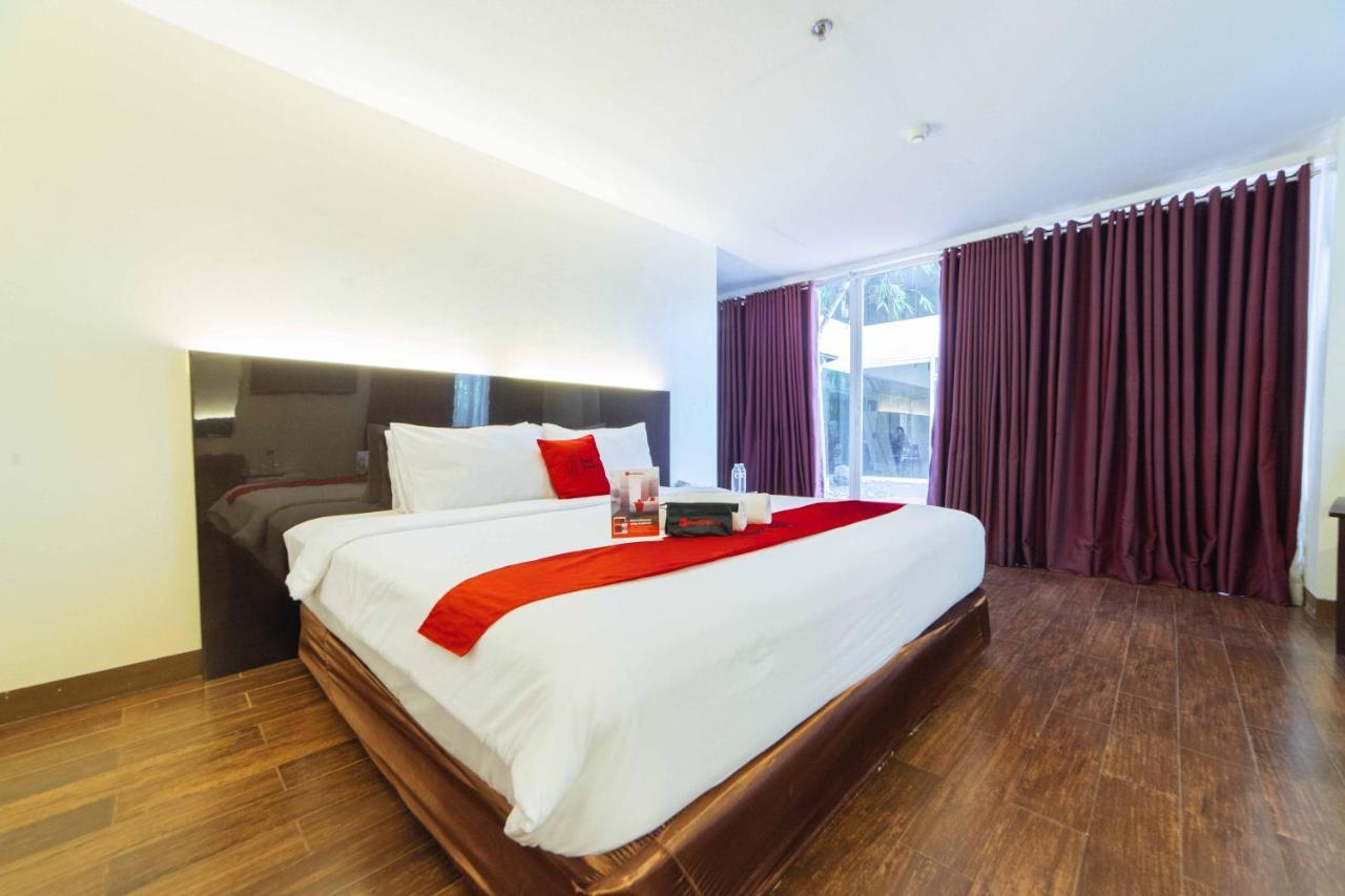 Reddoorz Premium @ The Ritz Garden Oases Hotel Davao Bagian luar foto