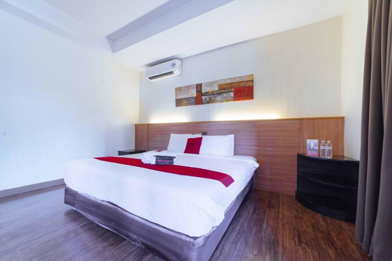 Reddoorz Premium @ The Ritz Garden Oases Hotel Davao Bagian luar foto