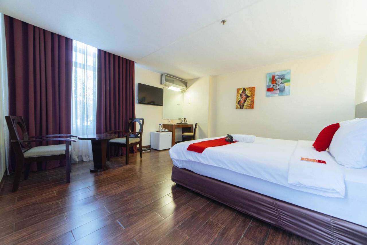 Reddoorz Premium @ The Ritz Garden Oases Hotel Davao Bagian luar foto