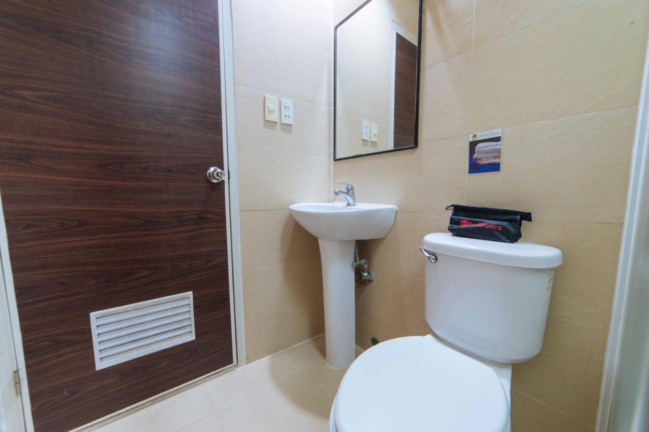 Reddoorz Premium @ The Ritz Garden Oases Hotel Davao Bagian luar foto