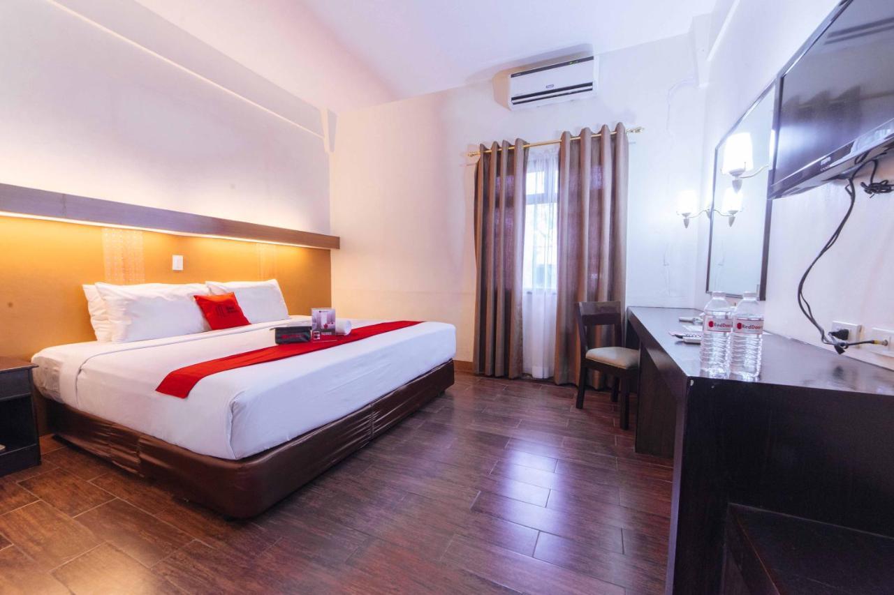 Reddoorz Premium @ The Ritz Garden Oases Hotel Davao Bagian luar foto