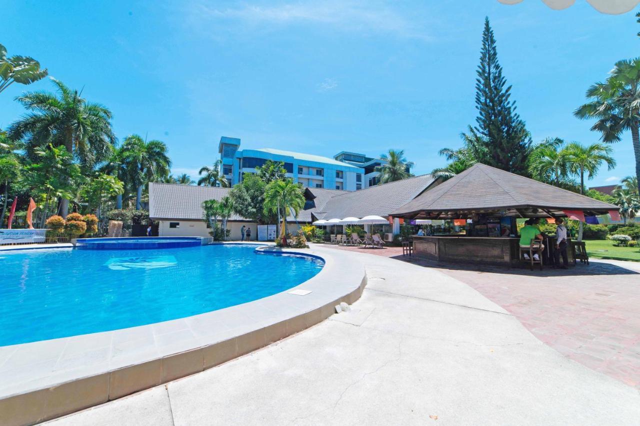 Reddoorz Premium @ The Ritz Garden Oases Hotel Davao Bagian luar foto