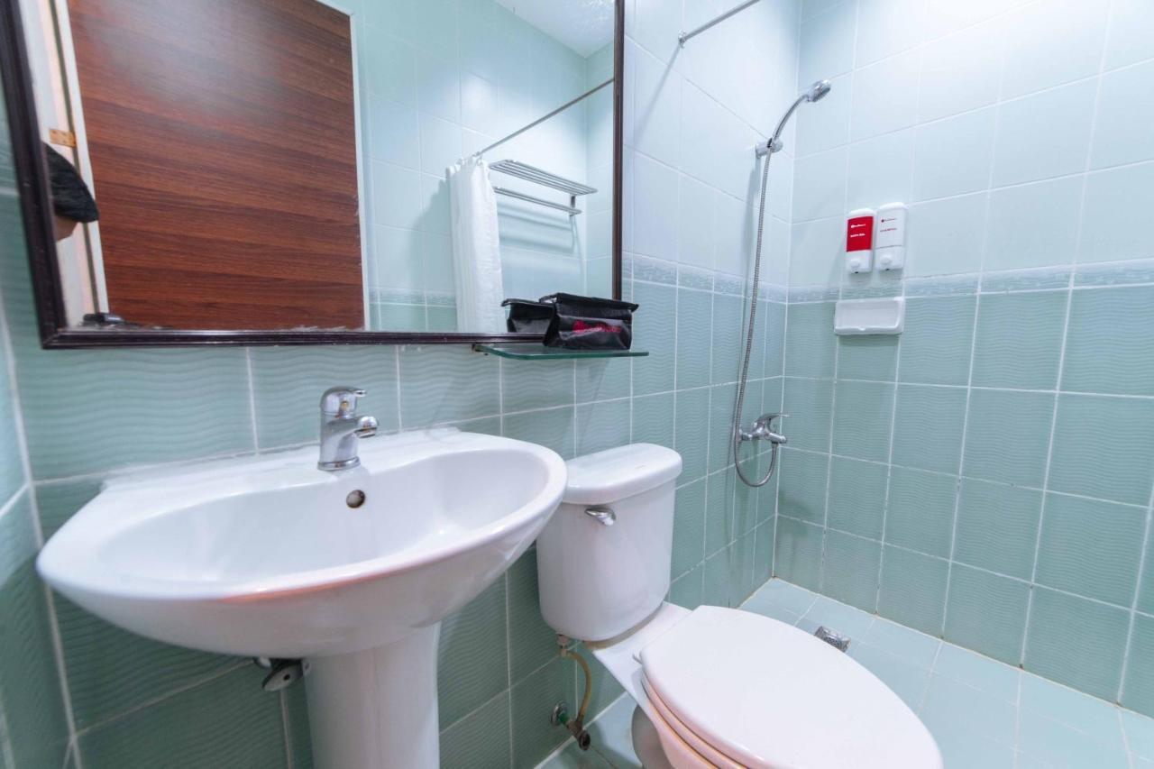 Reddoorz Premium @ The Ritz Garden Oases Hotel Davao Bagian luar foto