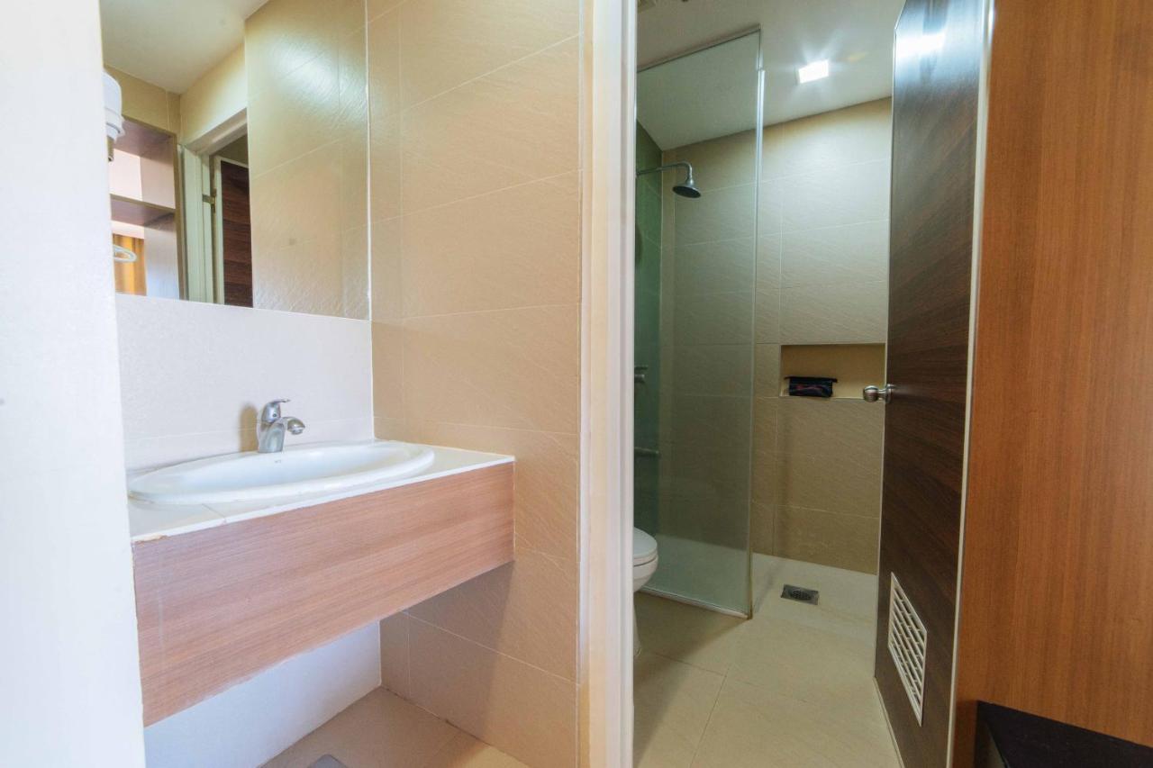 Reddoorz Premium @ The Ritz Garden Oases Hotel Davao Bagian luar foto
