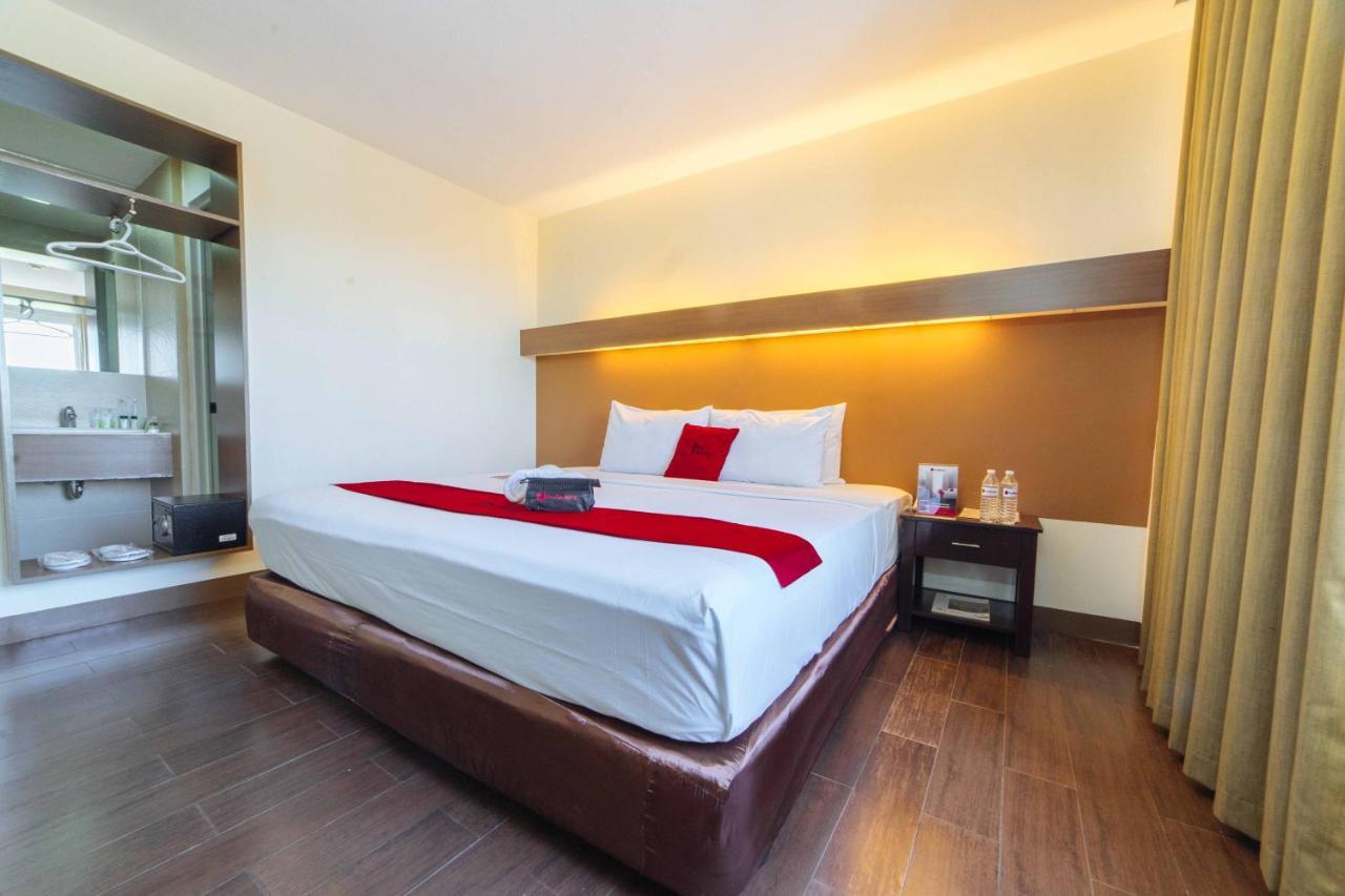 Reddoorz Premium @ The Ritz Garden Oases Hotel Davao Bagian luar foto