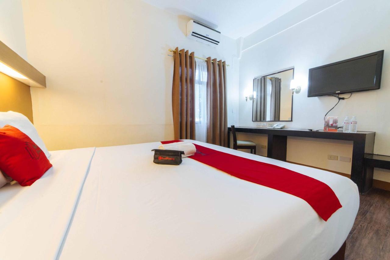 Reddoorz Premium @ The Ritz Garden Oases Hotel Davao Bagian luar foto