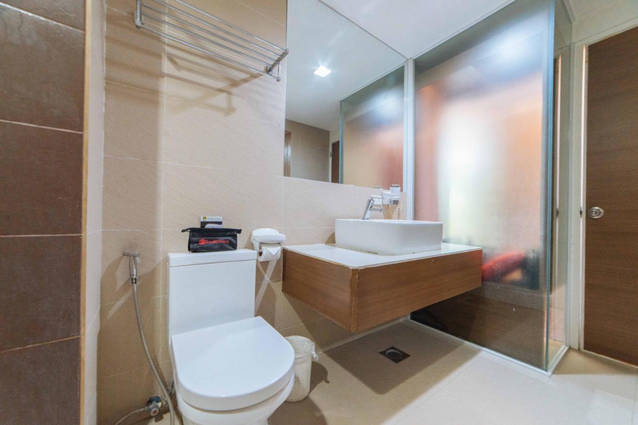 Reddoorz Premium @ The Ritz Garden Oases Hotel Davao Bagian luar foto