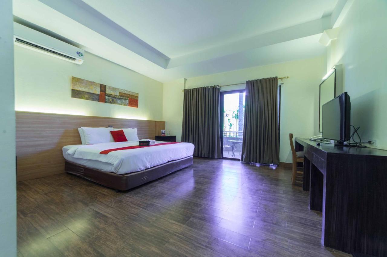 Reddoorz Premium @ The Ritz Garden Oases Hotel Davao Bagian luar foto