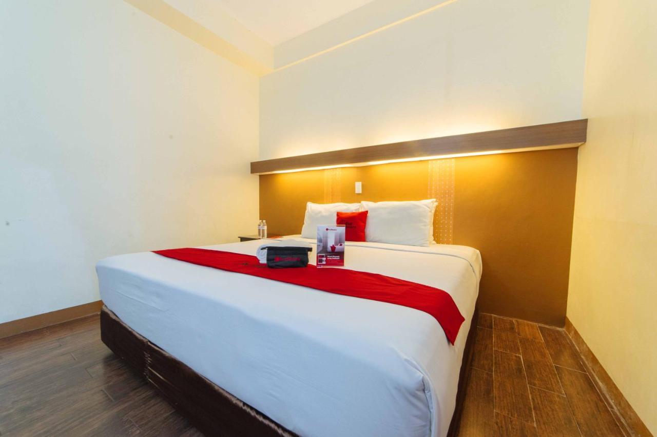Reddoorz Premium @ The Ritz Garden Oases Hotel Davao Bagian luar foto